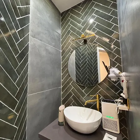 Dimora Della Vicaria מלון דירות 3*